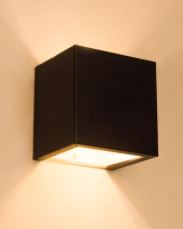 ARANDELA CUBO 10X10 2 FACHOS PRETO